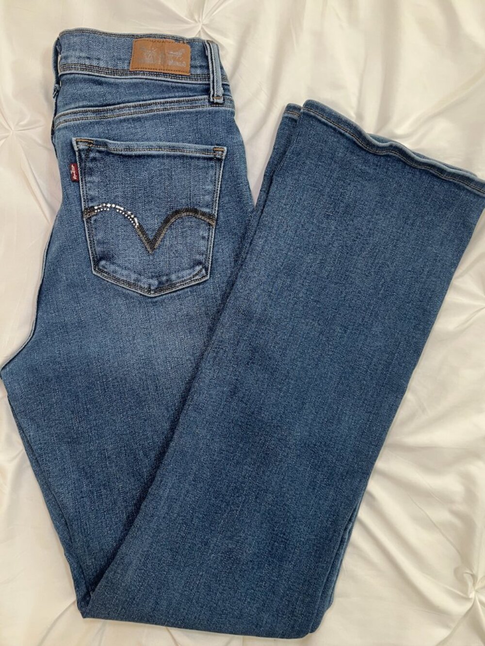 Levi | Perfectly Slimming 512 Bootcut | Size 6 | Embellished Details